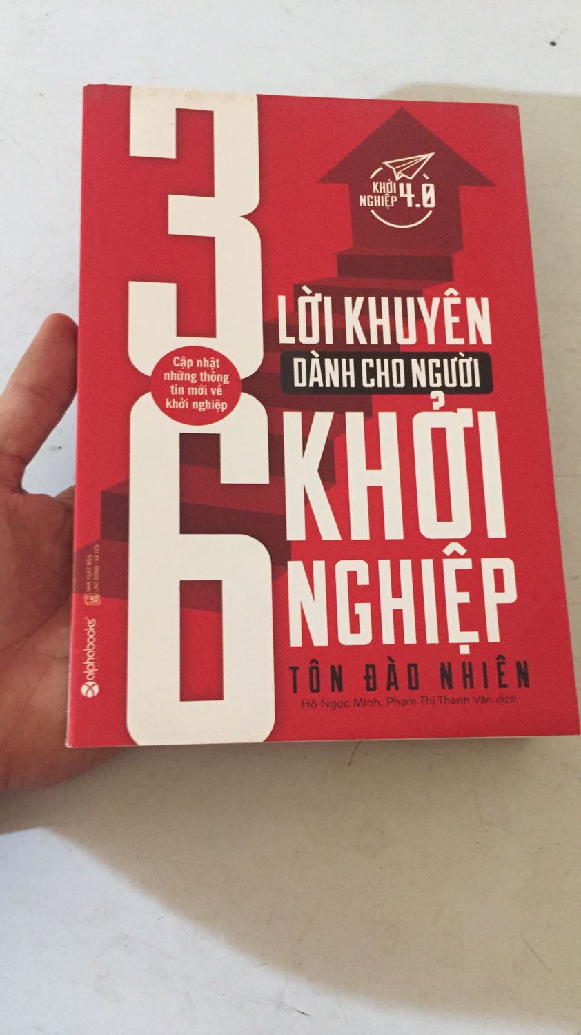 Ghi giao thứ tư nhưng đến thứ năm mới giao Làm lỡ công việc.
Sách bị dính bẩn 1 tí nhưng ko sao.