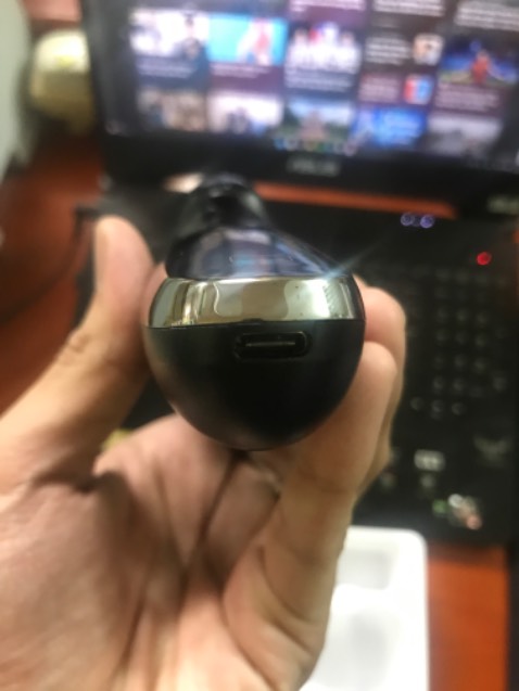 Giao hàng rất nhanh và đóng gói cẩn thận. Cảm nhận ban đầu mình thấy khá là vừa tay. Thấy mọi người review con này tốt lắm. Mình mua thử để dùng xem sao. Máy đẹp nhé các men