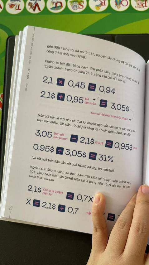Từng con số trên các loại báo cáo tài chính được tác giả giải thích bằng ngôn ngữ đơn giản, dễ hiểu và dí dỏm. Các ví dụ minh họa cụ thể được đưa ra như những “bài toán mẫu”, hướng dẫn công thức tính, đưa ra đánh giá dựa trên các kết quả tính toán được, chỉ ra vấn đề mà doanh nghiệp đang gặp phải và gợi ý các biện pháp thực tế để cải thiện kết quả kinh doanh.