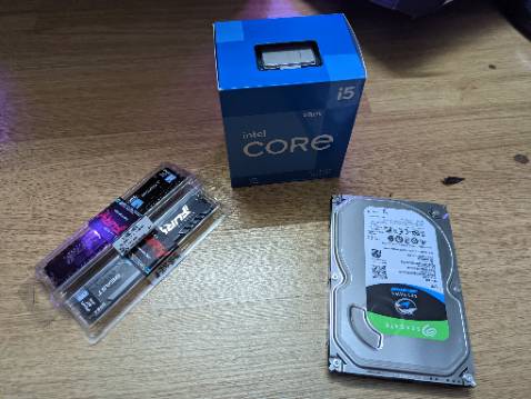 Shop giao tương đối nhanh, hàng chuẩn không lỗi lầm. Cá nhân mình thấy đây là con CPU có hiệu năng/gía thuộc top tốt nhất thời điểm này.