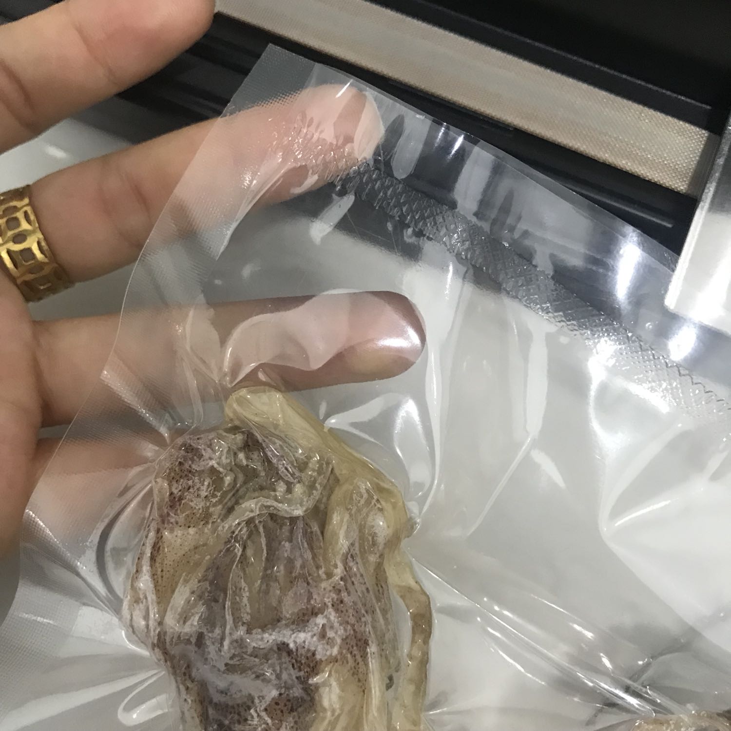 Đóng gói kỷ, máy hút ổn, chưa sài nhiều nên chưa rõ bền không. Sẽ ủng hộ shop tiếp nếu hàng sài bền tốt Đóng gói kỷ, máy hút ổn, chưa sài nhiều nên chưa rõ bền không. Sẽ ủng hộ shop tiếp nếu hàng sài bền tốt