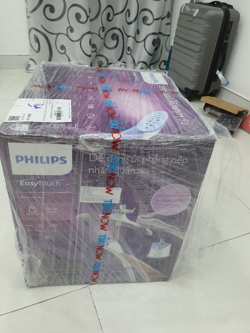 Tiki giao hàng nhanh, mua bằng thẻ master còn đc giảm 100k. Hàng giao đóng gói kỹ. máy chạy rất êm, hơi nước phun ra đều. Ủi áo thẳng ngay từ lần đầu sử dụng. tuy nhiên cũng tùy vào chất liệu vải, có 1 số vải ủi cũng không thẳng 100% lắm.