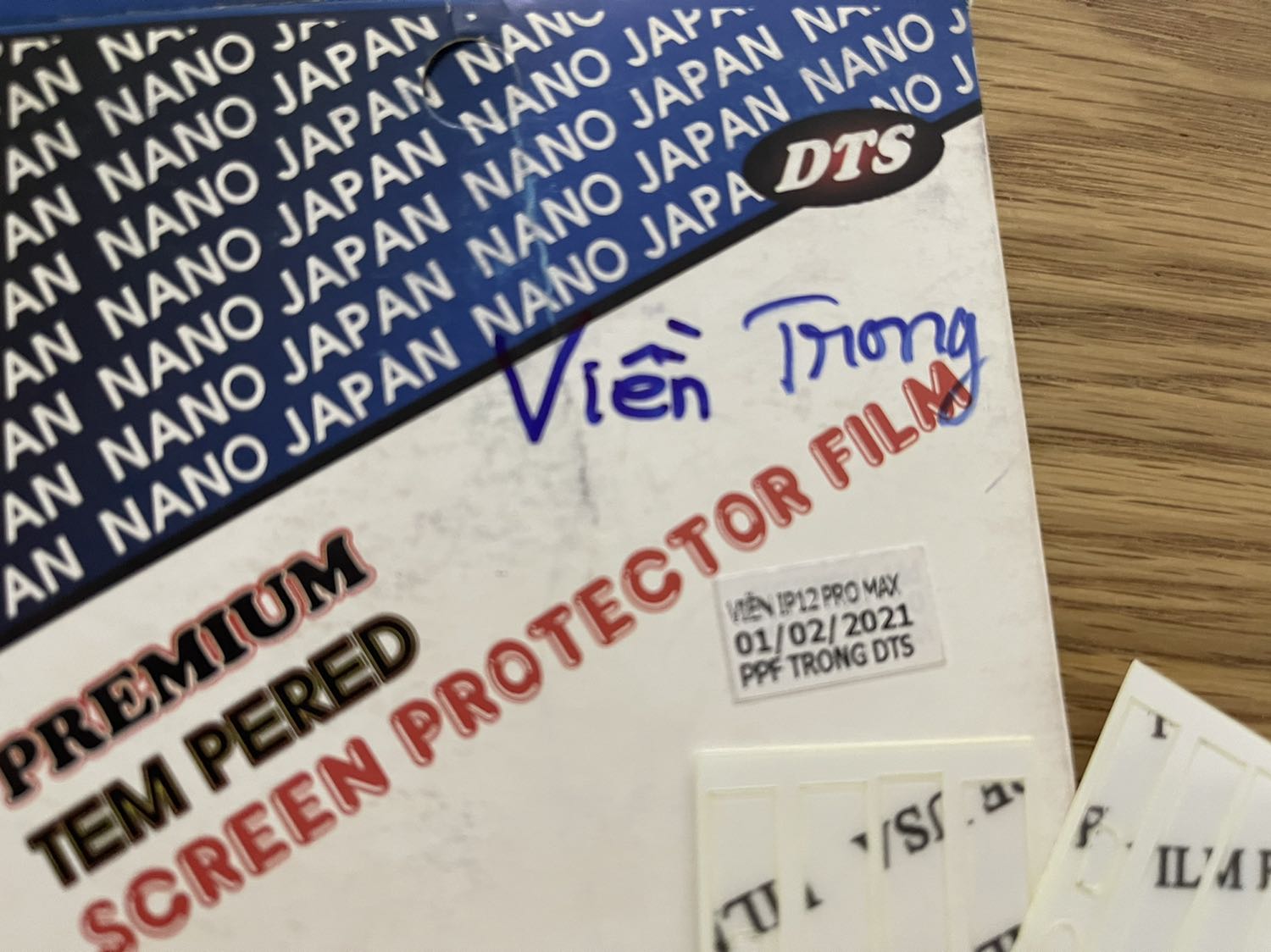 Mua của GOR, mà giao cái hàng rẻ tiền ngoài chợ như thế này, nhếch nhác thấy mắc gớm. Mình mua 2 bộ, bộ này bộ thứ 3 rồi, vì mấy nha cung cấp khác đều hết hàng bộ này cho 12 Pro Max nên mới mua bên này. Ai dè treo đầu dê bán thịt ***. Tiki nên xóa sổ cửa hàng này ra khỏi trang để lọc bớt những trường hợp buôn gian bán lận như thế này.