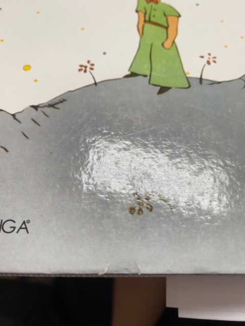 Bìa bị rách rách, cờn xước vậy mà cũng giao cho khách, rất rất tệ. Chỉ được up tối đa 5 ảnh, chứ thực tế chụp ảnh những chỗ rách, cờn còn nhiều hơn