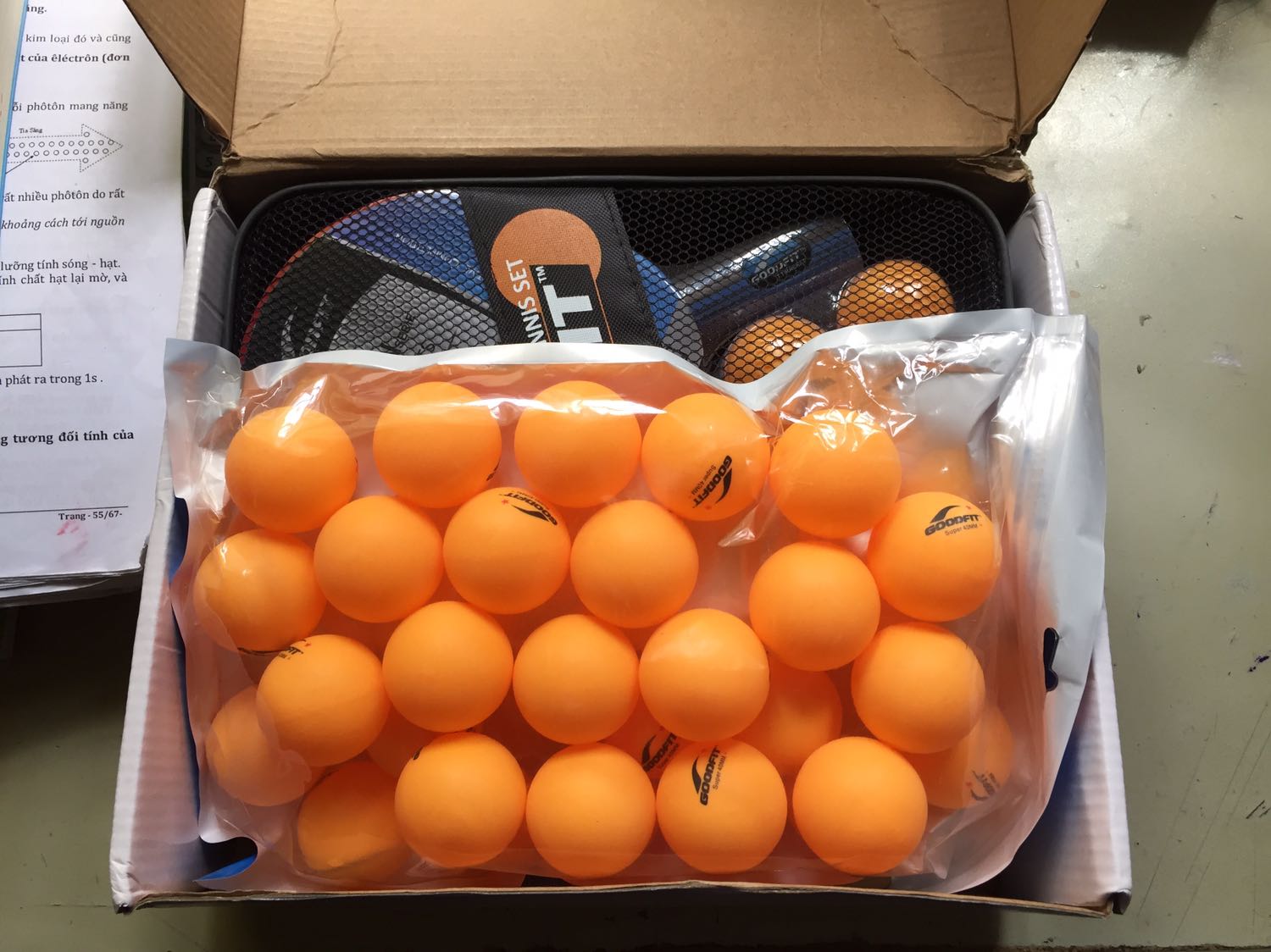 Mình có cảm giá đơn hàng này cửa hàng làm việc rất chỉnh chu ngay từ công việc gói hàng rất cẩn thận.
Đầu tiên thì mình kiểm tra có đầy đủ những thứ mình đặt 2 cặp vợt cán ngắn và 30 quả banh
Chất lượng vợt đúng như mình mong đợi và banh thì đủ 30 quả ko thiếu 1 quả nào :3
Vớt giá 180k 1 cặp thì như thế là oke rồi
Quan trọng nhất vẫn là độ nảy và độ bền của bóng thì 30 quả mình đặt( có chữ GOODFIT) đều đáp ứng đc.
Tuy nhiên khi mua vợt sẽ được tặng kèm 3 quả bóng dù có độ nảy nhưng ko được bền cho lắm(bóng tặng nên mình ko mong đợi gì) mình chỉ bóp nhẹ thôi mà nó đã có lằn rồi
Tóm lại thì mình vẫn đánh giá 5* cho đơn hàng,so với những mặt hàng tương đương và cách làm việc của cửa hàng thì mình hoàn toàn chấp thuận và cảm thấy tốt rồi.