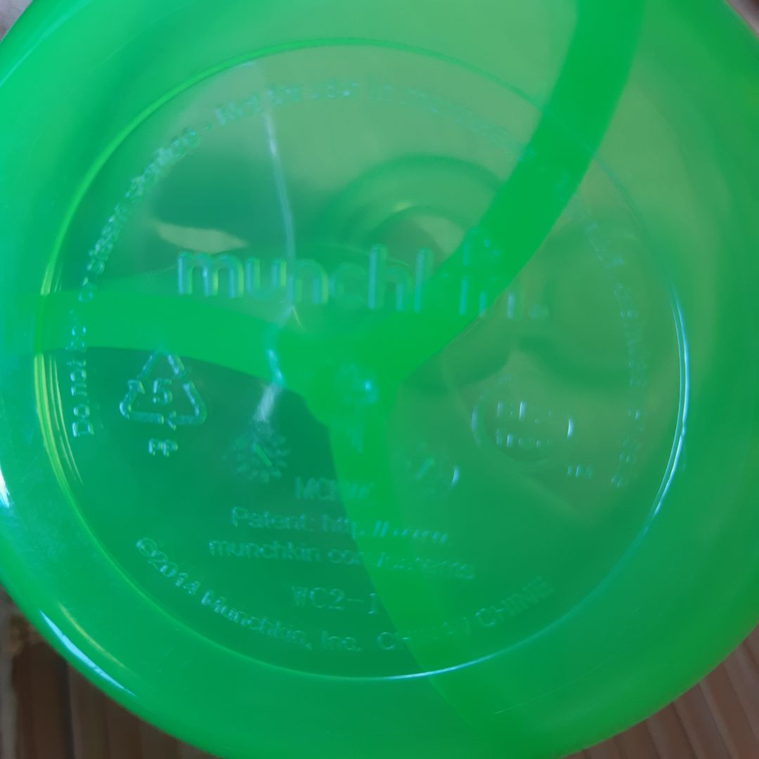 Chất liệu nhựa ok ưng.
Dung tích khả năng hơi nhỏ.