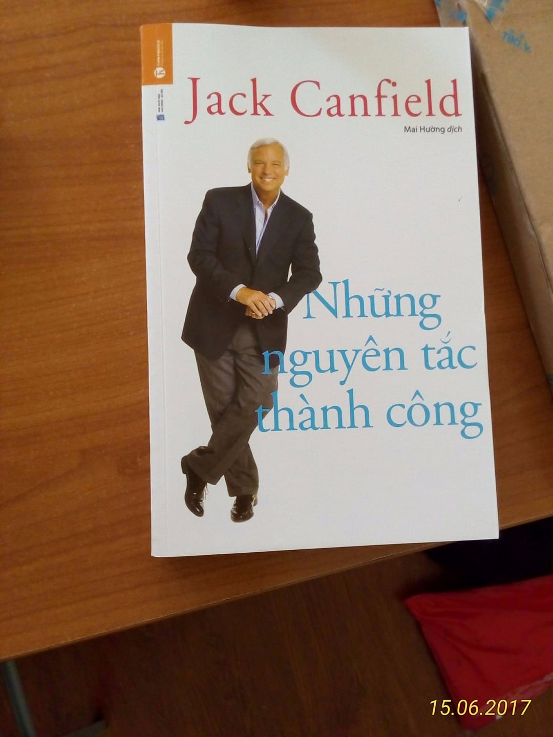 Đây là một quyển sách tổng hợp rất nhiều nguyên tắc thành công được nhiều người áp dụng. Sách khá dày, nhiều chữ, các nguyên tắc được kể bằng cách lồng ghép với các câu chuyện về các doanh nhân.
Đây là 1 quyển sách tất cả mọi người trong chúng ta nên có.