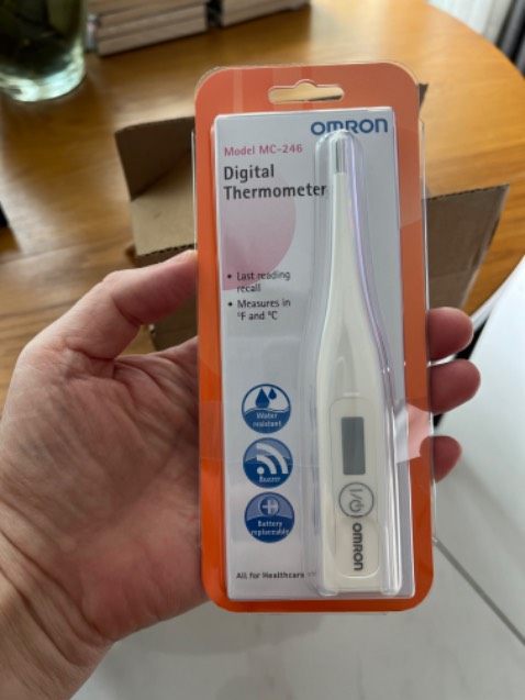 Nhiệt kế Omron chất lượng đảm bảo và đóng gói cẩn thận, giao đúng hẹn.