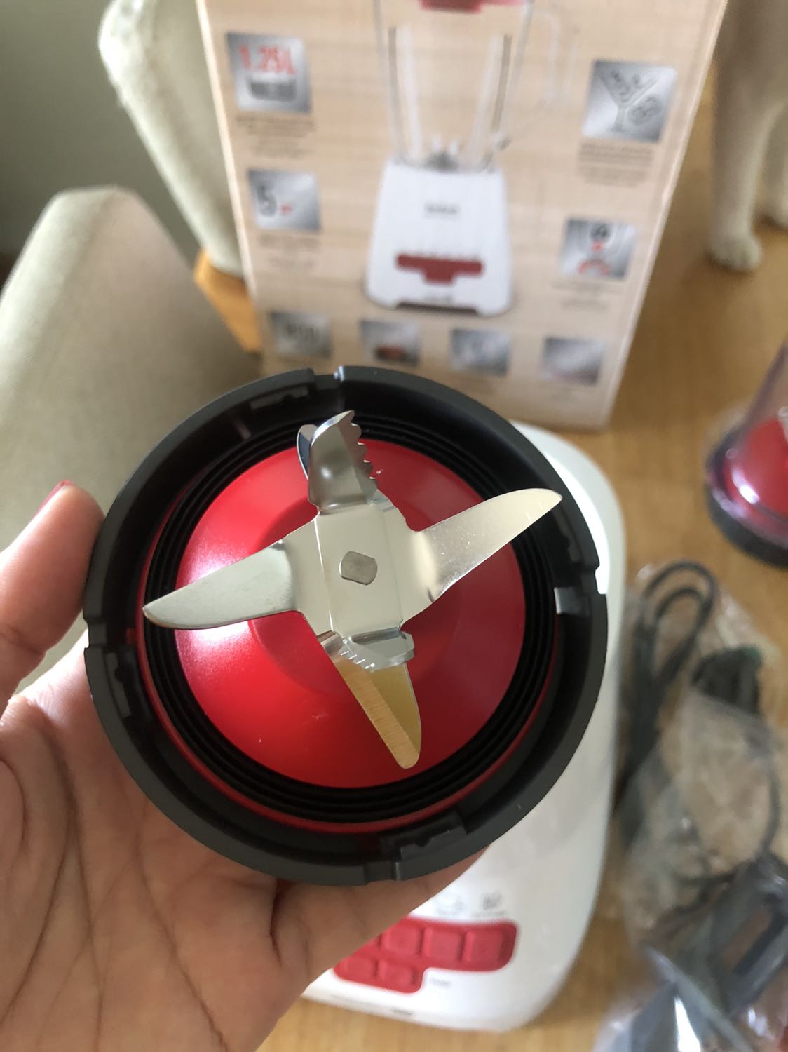 Máy rất đẹp. Cối nhựa nhưng vô cùng chắc chắn, màu sắc tranh nhã.