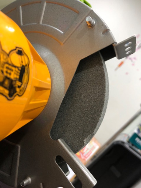 Trừ một sao vì đá mài giao bị mẻ góc