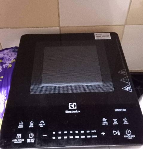 Công suất 2100w nên nấu sôi nhanh. Tiếng Việt dễ sử dụng. Nhỏ gọn. Được tặng nồi nữa.