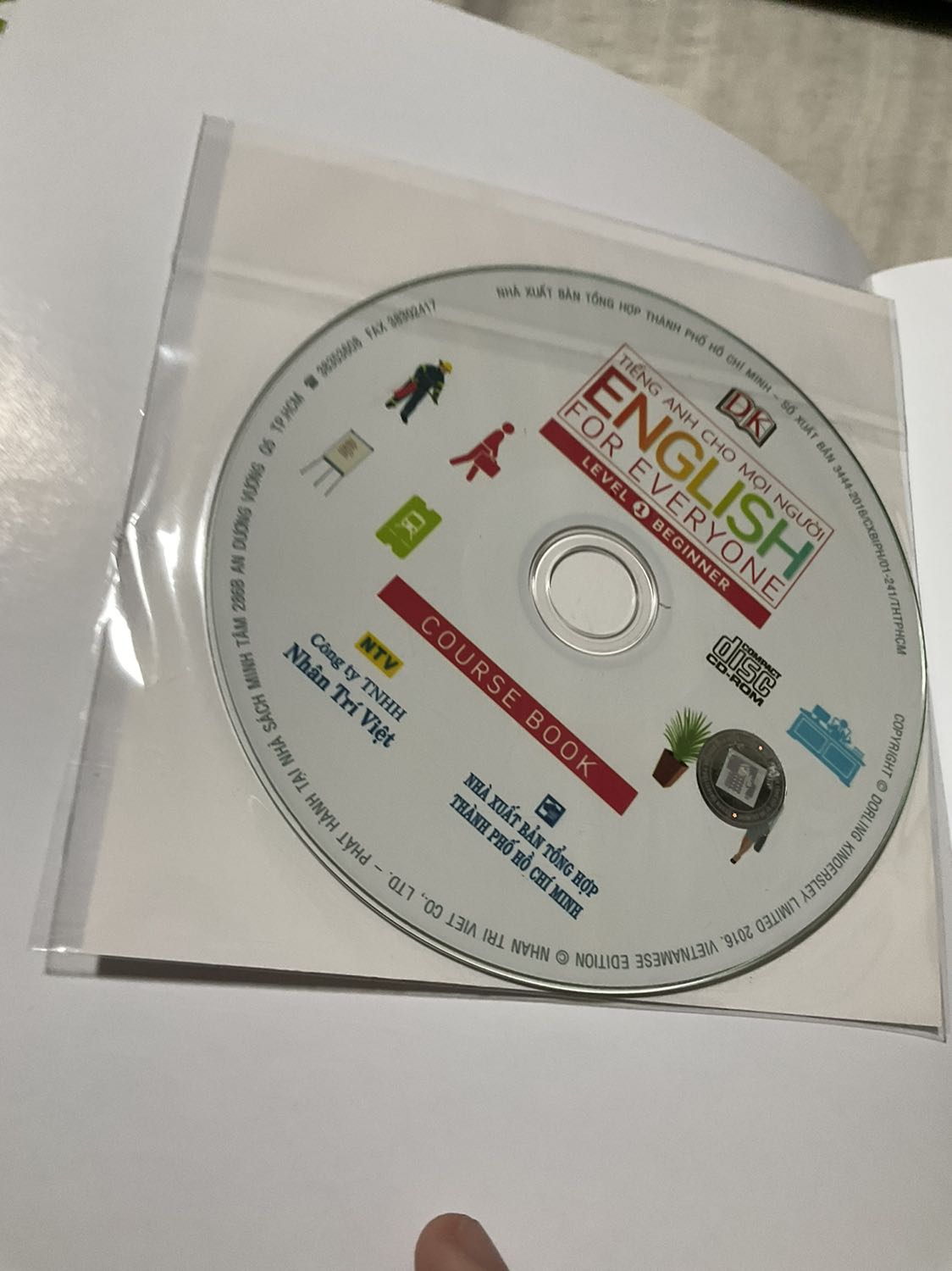 Ổn. Sách được in màu đẹp, rất ưng luôn. Có đĩa CD kèm theo nè, mục lục chi tiết và rõ ràng. Mọi người có thể tự học bằng sách này. Có mã code âm thanh cho mọi người luyện nói.