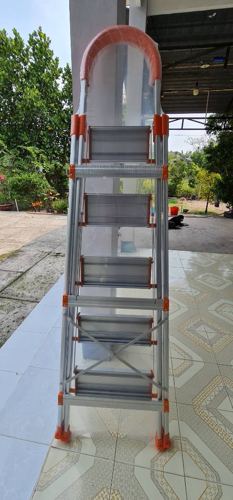 Thang ok nhìn ngoài và chị tiết đẹp.Nhưng Thang khi leo lên có rung lắc nhẹ