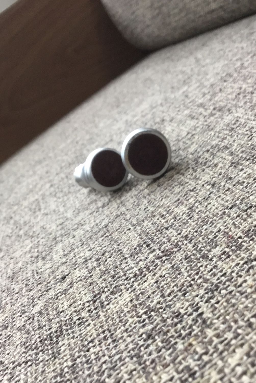 hàng tốt lắm mn ạ ❤️ y như quảng cáo ! giao đúng giờ đã hẹn, bàn cờ đẹp, con cờ sắc nét (có đệm lót êm) 
mình mua 25 x 25 nên hơi bé 
mn nên mua 32 x 32 trở lên chơi sẽ thoải mải hơn