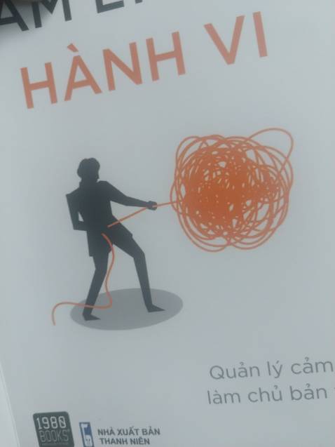 Gáy nên cố định bằng ghim (hay kết bằng chỉ) sau đó dán bằng keo sẽ bảo quản sách được lâu hơn. Chất lượng giấy và bản in tốt, đẹp.