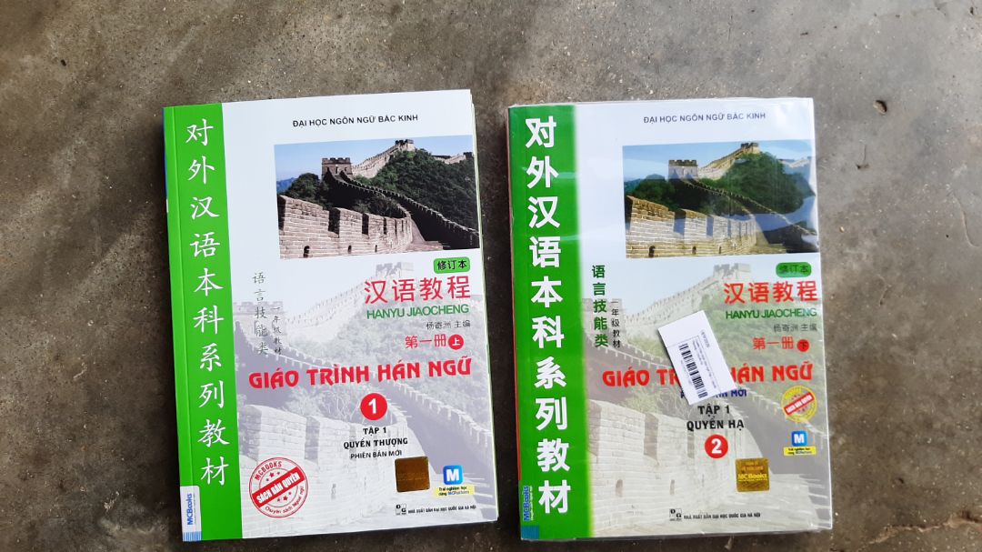 sách đẹp, màu giấy trắng tinh đúng kiểu mình thích, mỗi tội Tiki giao quá lâu (hàng sẵn mà tận 6 ngày mới giao). Sách không bị cong góc, mới nguyên, mua 4q giao đầy đủ. Noia chung ổn áp cả, chỉ có khoản giao hàng là hơi khó chịu. Vẫn cho 5 sao