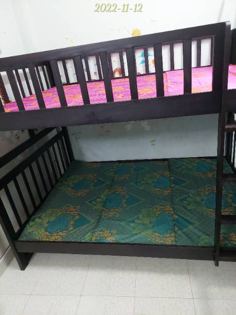 Giường khá ổn, màu đen đẹp mắt,  khá chắc chắn. Giao nhanh, bé thích lắm.  Nhưng vạt Giường khá thưa.
