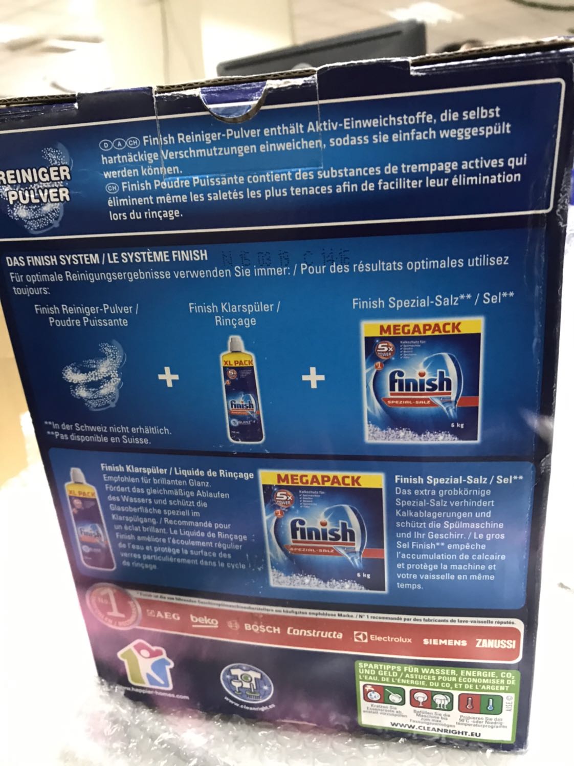 Sản phẩm được đóng gói rất cẩn thận, có dán mác Hàng dễ vỡ. Ngày sản xuất mới, bao bì mới. Chất lượng giống hàng xách tay Đức tôi mua nhưng giá thì rẻ hơn. Tôi sẽ tiếp tục mua.