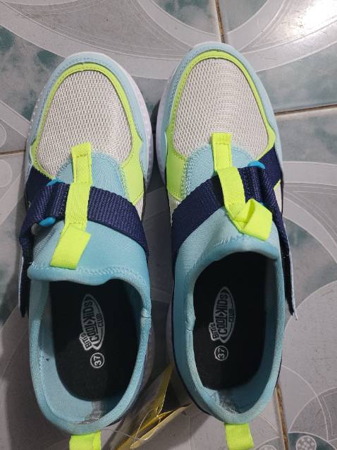 Kiểu dáng mới, trẻ trung, phù hợp với trẻ nhỏ, giày nhẹ, êm chân.