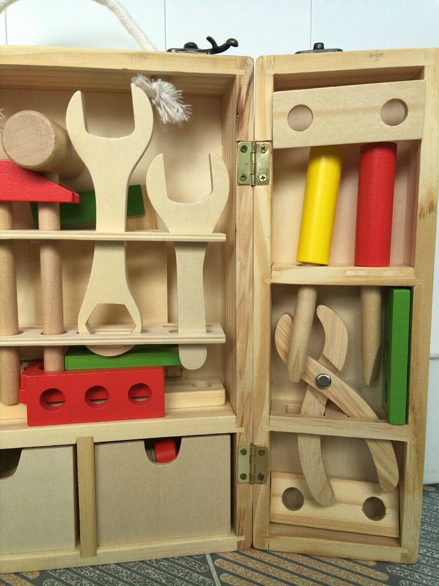 Hàng được giao như hình. Rất đẹp và rất chất lượng. Các chi tiết gỗ được gia công rất tốt, rờ rất êm tay, ko có thanh dằm nào nên ko lo đâm vào tay bé. Thanks shop và Tiki!