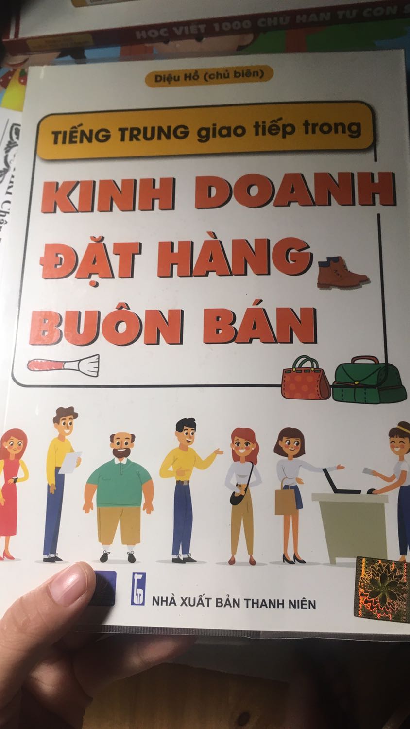 Giao hàng nhanh. Sách trình có nhiều đoạn hội thoại cũng như mục ngữ pháp. Giao hàng nhanh. Sách trình có nhiều đoạn hội thoại cũng như mục ngữ pháp.