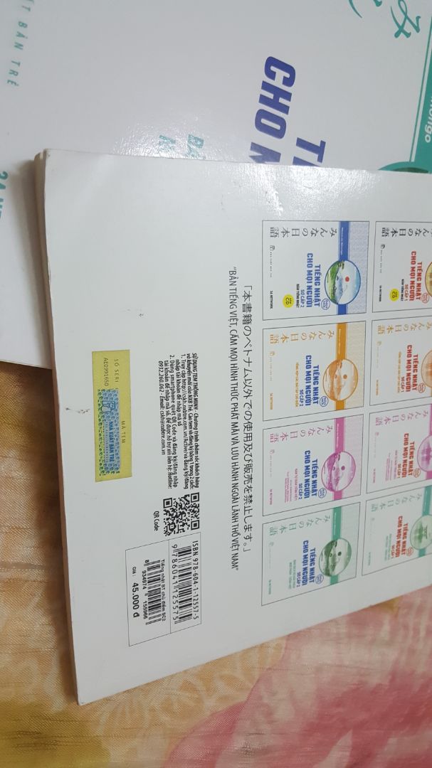 mấy lần trước mua sách tiki chất lượng khá rất tốt mình có đánh giá cao và giới thiệu đồng nghiệp đặt ở tiki, sao lần này tiki lại giao mình đơn hàng gồm 2 cuốn sách chất lượng giấy xấu bị nhăn gấp bìa bẩn nhìn như sách cũ xài rồi vậy...mình rất muốn trả hàng lại nhưng trên app không thấy mục trả hàng mong tiki xem lại khâu kiểm hàng trước khi chuyển mấy lần trước mua sách tiki chất lượng khá rất tốt mình có đánh giá cao và giới thiệu đồng nghiệp đặt ở tiki, sao lần này tiki lại giao mình đơn hàng gồm 2 cuốn sách chất lượng giấy xấu bị nhăn gấp bìa bẩn nhìn như sách cũ xài rồi vậy...mình rất muốn trả hàng lại nhưng trên app không thấy mục trả hàng mong tiki xem lại khâu kiểm hàng trước khi chuyển