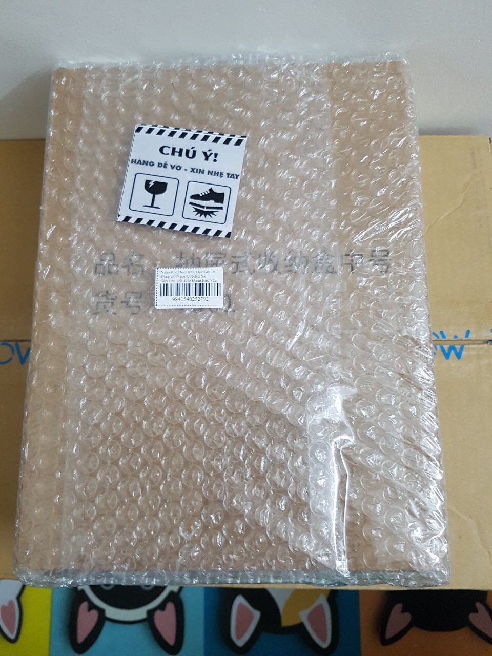 Shop giao hàng nhanh , đóng gói cẩn thận , dùng khá tiện lợi , miếng dính siêu chắc nên mua nhé mọi người
