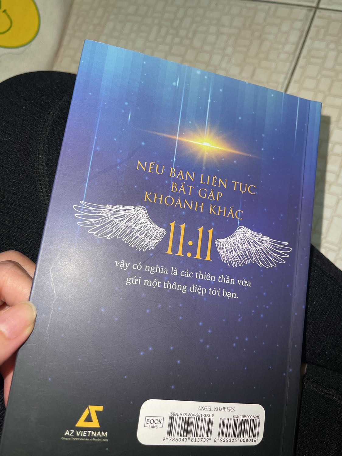 chấm 5* vì tiki luôn giao sách đẹp

mình thấy cuốn này ko đáng mua. vì search google ra hết rồi . 1 vài số như 23:32 hay thấy trên đồg hồ thì trong nài lại k có thôg tin giải thích 🥲🥲 mua rồi thấy hơi phí á