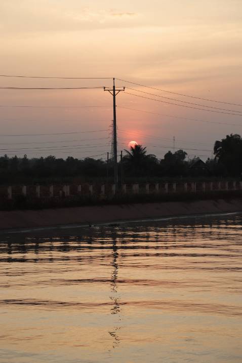 Loa hoàn thiện rất tinh xảo, độ chi tiết cao, kèm túi da rất xịn xò, bạn gái mình rất thích sp này, âm thanh ổn, trong trẻo, phù hợp không gian nhỏ, chất lượng thì khỏi bàn, hàng chính hãng nên mua.