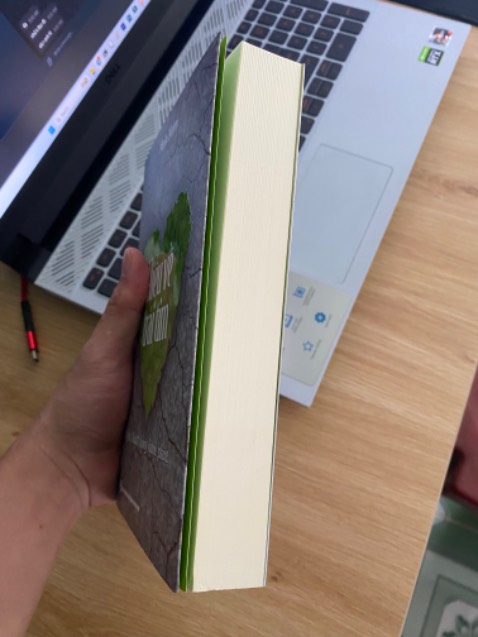 sách đẹp, bao gói kỹ càng, ko cấn móp, có tem chống hàng giả và bookmark.

Giao hơi lâu nhưng hài lòng với cuốn sách nên cho 5 sao