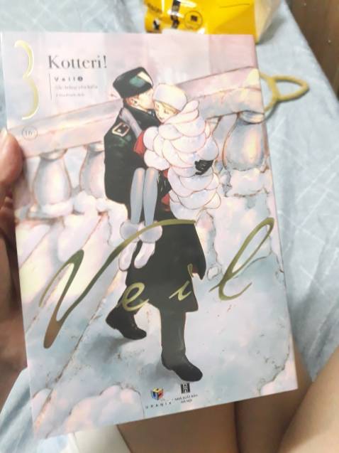 Hàng giao nhanh, sách đóng gói cẩn thận, có postcard tặng kèm. ND thì mình chưa có tg đọc nên chưa đánh giá được, nhưng chắc là ổn thôi hi hi.