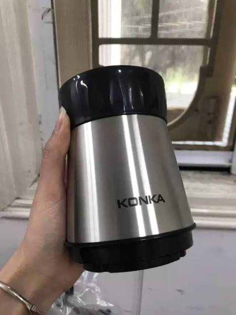 Máy nhìn rất chất lượng, Đóng gói kỹ và đầy đủ phụ kiện
Cối xay thủy tinh dày dặn, Máy cầm nặng tay chắc chắn
Đã xay thử cả 2 chế độ đều rất ok.