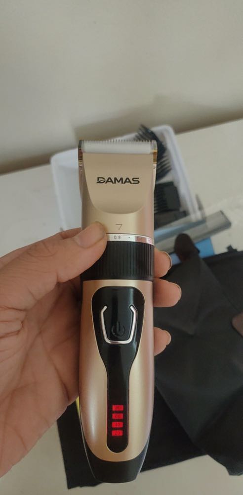 Tông đơ mạnh, các cữ cắt tóc đầy đủ như salon, tiện lợi khi chế độ kép. Hết pin có thể cắm dây sử dụng tiếp. Motor chạy êm, ko tiếng ốn, cầm nhẹ tay, vỏ ngoài sắt sáng bóng dễ vệ sinh. Nói chung ổn trong tầm giá