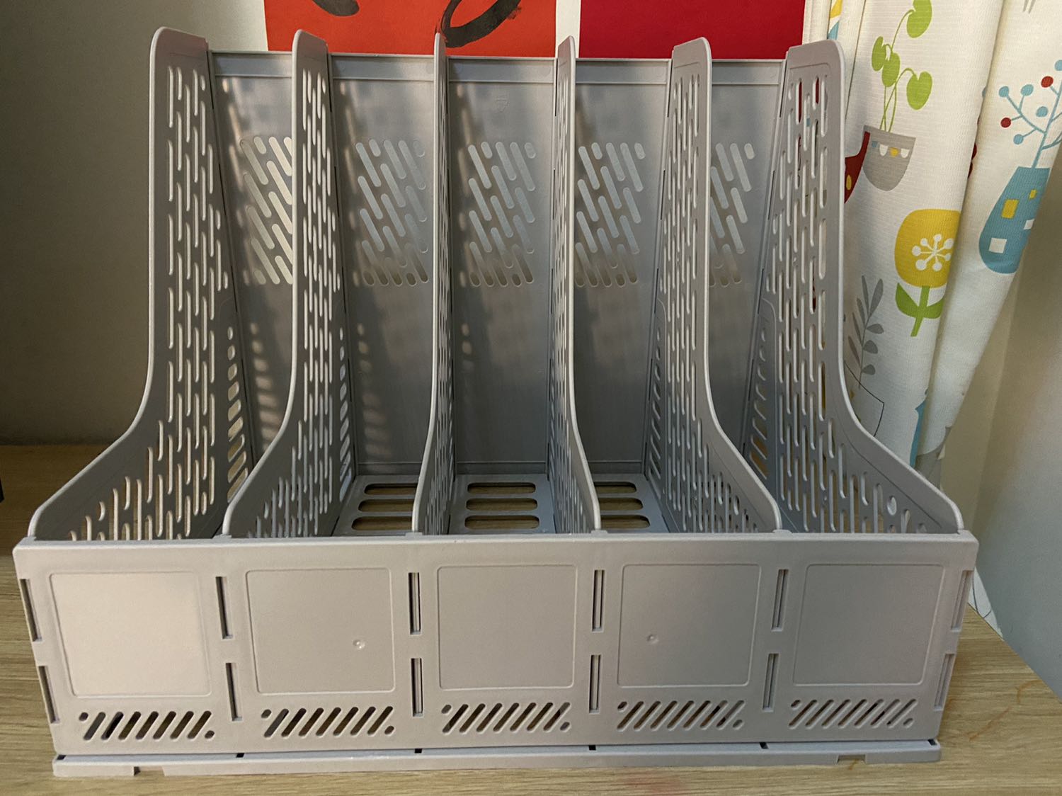 Không thấy logo Deli trên sản phẩm. Nghi vấn hàng nhái. Nhựa số 5, chất liệu ok.