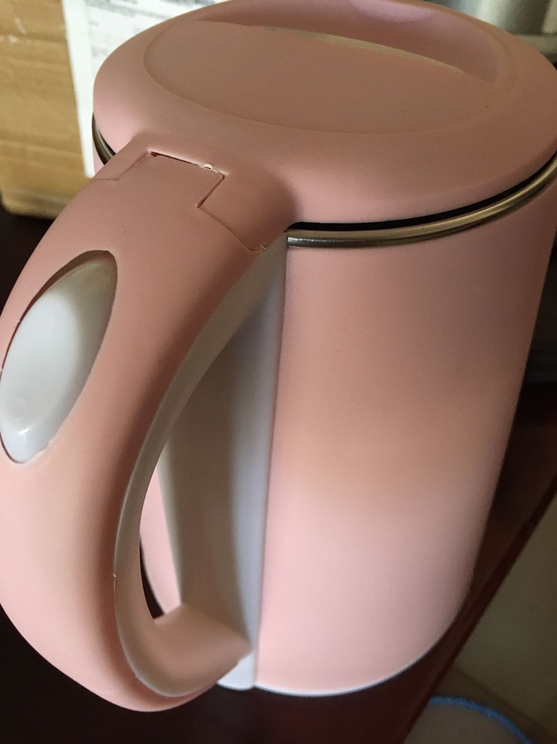 Tôi hoàn toàn thất vọng về sản phẩm
Người nhà tôi không biết nên nhận hàng 
Tôi mà có nhà tôi trả hàng ngay lập tức
Ấm nấu mỏng như *** bia nhựa thì ọp ẹp hở hang xấu xí.
Tôi muốn trả lại hàng dỏm này quá
Tôi mua hàng trên tiki rất nhiều nhưng lần này tôi rất thất vọng
Tại sao tiki lại cho bán loại hàng dỏm đến như vậy
Tôi yêu cầu trả hàng