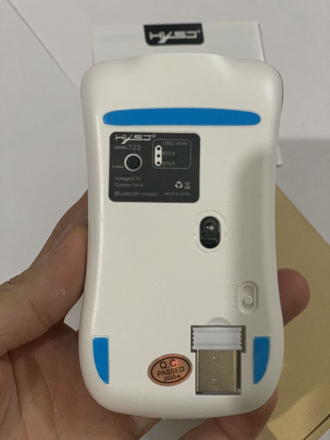 Chuột nhỏ gọn, rất đẹp, phím bấm êm. Màu bạc sang trọng rất hợp với màu máy tính mình. Sạc pin tiện lợi. Cho 5 sao