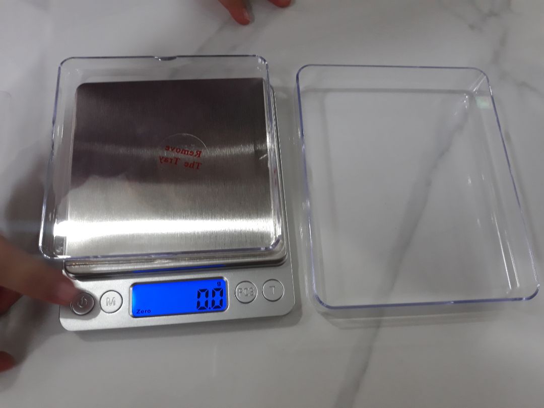 Dịch bệnh ở nhà nấu ăn thường xuyên nên nhu cầu làm bánh tăng cao, dạo 1 vòng quyết định mua em cân điện tử này, đúng là không thất vọng, về cân thử nhiều món khá là chính xác, thiết kế nhỏ gọn, sắc sảo mặt kim loại sáng bóng, giao khá nhanh, đóng gói có chống sốc nên đi đường dài yên tâm, để dùng xem độ bền như thế nào. cảm ơn shop đã tư vấn nhiệt tình