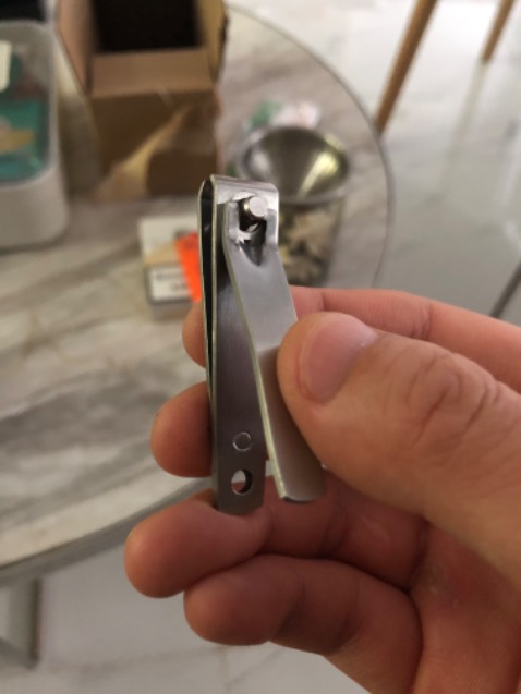 Kềm bấm móng lưỡi bằng dễ cắt tỉa, lò xo hơi cứng. Lưỡi cong như các loại nhập khẩu rất khó dùng, cắt rất khó chịu.
Hàng Việt chất lượng cao.