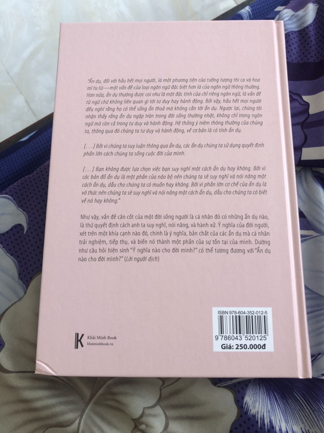 Chất lượng vô cùng tốt. Đóng gói cực kì kĩ cho nên không có gì để phàn nàn hết. Nội dung thì ai đang theo học Xã hội học hoặc các ngành Khoa học Xã hội nên mua đọc tham khảo, mở mang góc nhìn khác