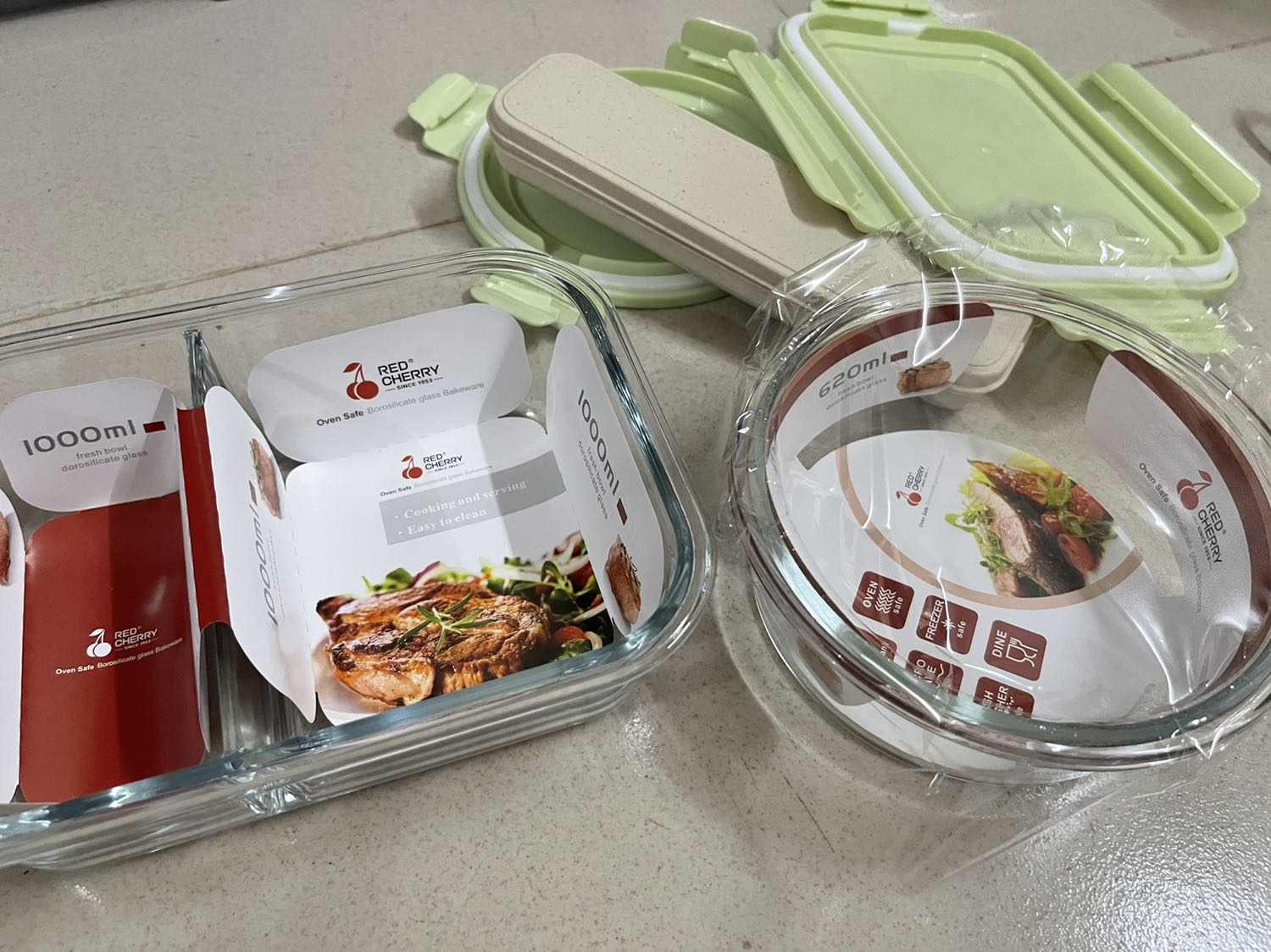 Đây là bộ hộp mua lần thứ 3, bộ hộp cơm ứng ý nhất từ trước tới nay, màu xanh ưa thích, nắp rất khíp với hộp đựng canh không sợ đổ