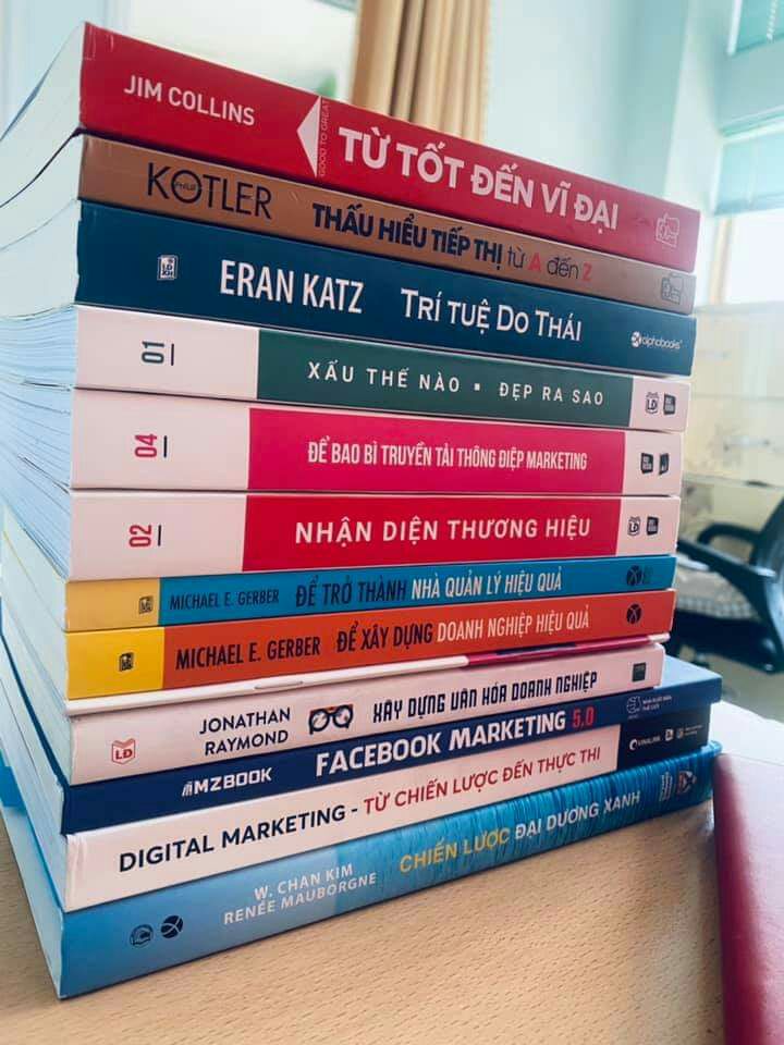 nghe tên sách là thấy hay gòi ko ngờ hay thật. đọc sách chưa bao giờ lỗ nên cứ mạnh dạn đầu tư mua sách về đọc mọi người nhé. nếu bạn làm kinh doanh, marketing hay sales thì đoc thử lỡ đâu ngộ ra chân lý nào đó đã được đúc kết từ cuốn sách này.