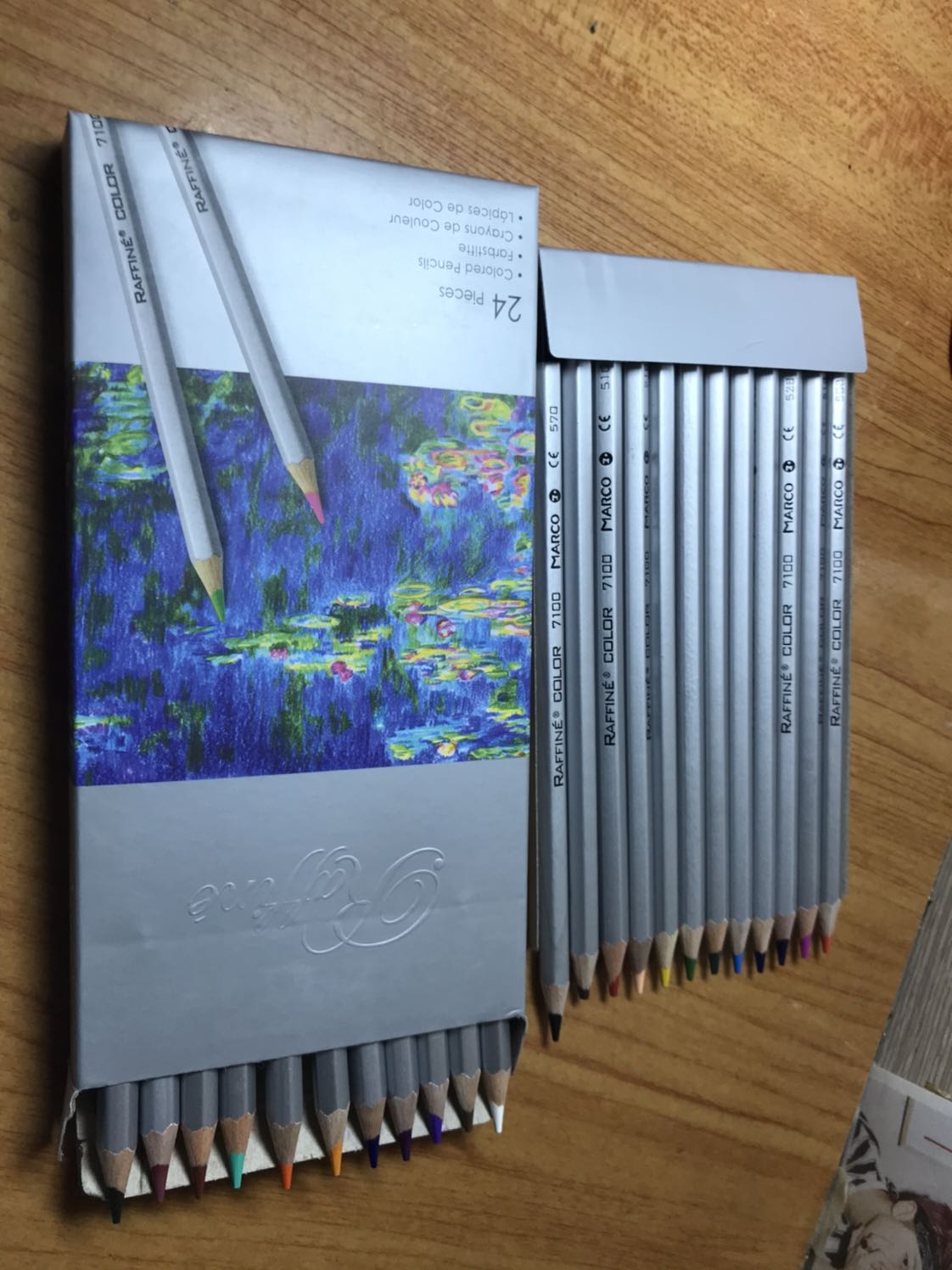 Màu ok, hộp màu còn nguyên seal, tô có vẻ rất nhanh hết cây, mình mua để thử tô theo anh tiktoker mình follow, có vẻ vui :3
Mình mua lúc có mã giảm 50% của tiki và dùng thêm tiki xu tích góp lâu nay thì vừa vặn trả 11k cho 2 hộp màu :3 Iu TIKI ❤️