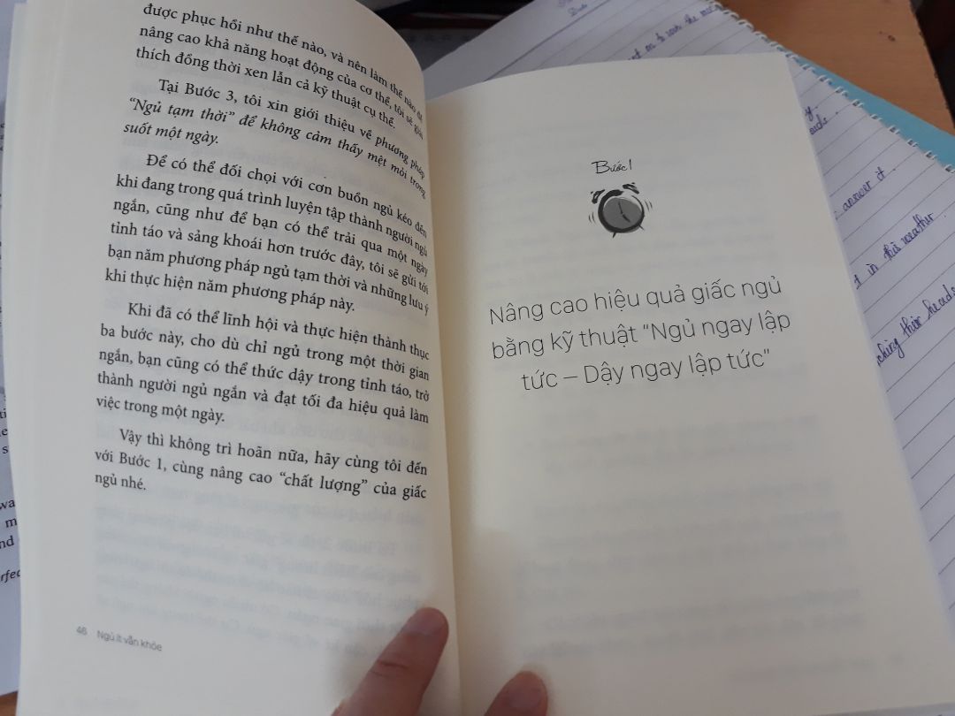 Hình thức: bùa cứng, khá đẹp, hơi cũ xíu xiu
Nội dung: đọc đến 50 trang đầu nội dung cứ lặp đi lặp lại mà chưa vào vấn đề. Về sau vào nội dung chính thì thấy cũng nhiều cái hay và đúng. Lối viết tương đối đơn giản, dễ hiểu. Recommend cho bạn nào muốn cải thiện thói quen giờ giấc. Nhưng vì dẫn vào vấn đề dài quá nên cho 4*