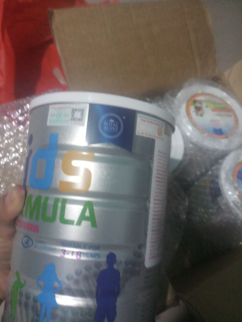 hàng chuẩn nhập khẩu chính hãng, giá ưu đãi mà date xa, shop tư vấn nhiệt tình, nửa đêm khui hàng và nhận thêm quà nhỏ nhỏ dễ thương. tuy nhiên hàng có hơi móp méo, mong shop khắc phục. và giao hàng khá lâu. ai muốn đặt hàng thì hãy để ý thời gian đặt hàng