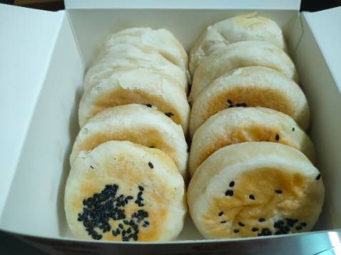 Bé nhà mình rất thích. Nhưng hơi bám tay.  Mùi dễ chịu. Dóng gói tốt. Ghn