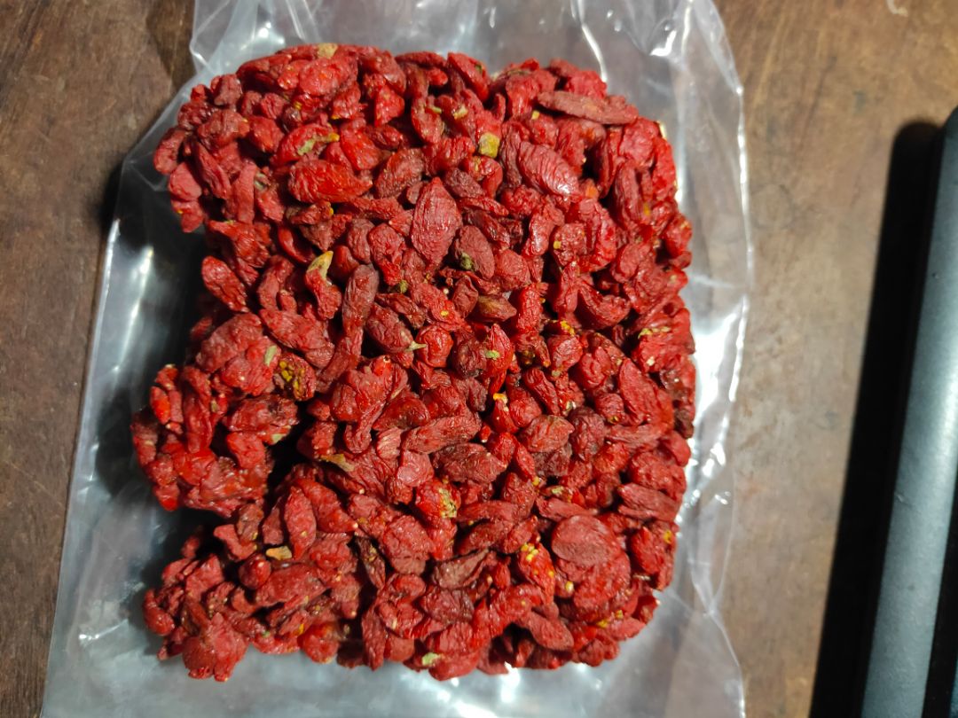 đóng gói rất tệ, có 2 túi hộp nhưng ko dán niêm phong gì cả. hạt đóng thành một cục hình như là hàng tồn từ lâu mà dán nhãn đóng gói ngày 30/6/20. mong tiki hỗ trợ cho trả hàng