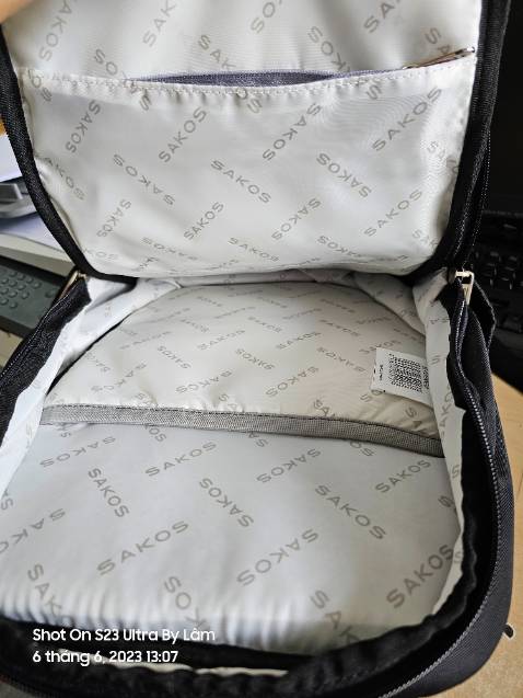 Mình mua được giảm giá còn 582.375, Balo cực kỳ đẹp, nhỏ gọn, chứ không to, vải tốt chắc chắn, mọi thứ điều ok, trừ khâu chuẩn bị hàng cực lâu, minh ở sài gòn, kho xuất hàng cũng ở sài gòn, mình phải gửi yêu cầu hỗ trợ từ tiki, mà 4 ngày mới giao tới, giao trễ hơn so với dự kiến luôn, nếu Sakos chuẩn bị hàng nhanh, giao sớm nửa là xứng đáng 5 sao
