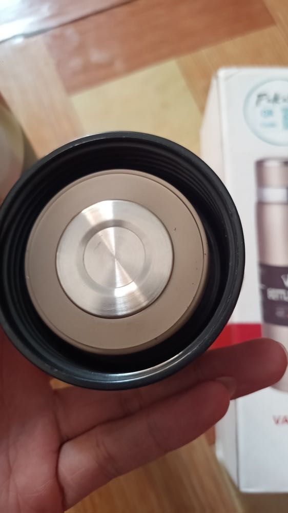 Mình mua về để giữ lạnh . Đá mình bỏ vào từ sáng đến chiều làm về vẫn còn ạ . Tuýt lưu ý nhỏ , nếu các bạn mua về giữ lạnh thì ko nên tráng nước sôi mà chỉ nên tráng bình bằng nước lạnh sạch rồi sử dụng ạ .