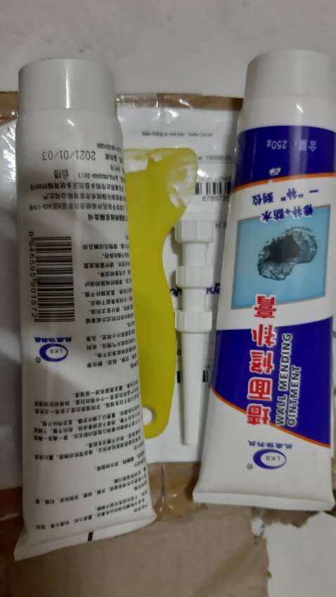 Tôi đã từng mua sản phẩm này ở shop khác với giá 125k/tuyp, trong tiki cũng có rất nhiều giá loạn cả lên. Tui đã chọn shop cung cấp 6 tuyp, sản phẩm shop cung cấp chất lượng ngang với loại tôi đã mua nhưng với giá thấp hơn rất nhiều, sẽ tiếp tục ủng hộ shop và giới thiệu người khác mua.