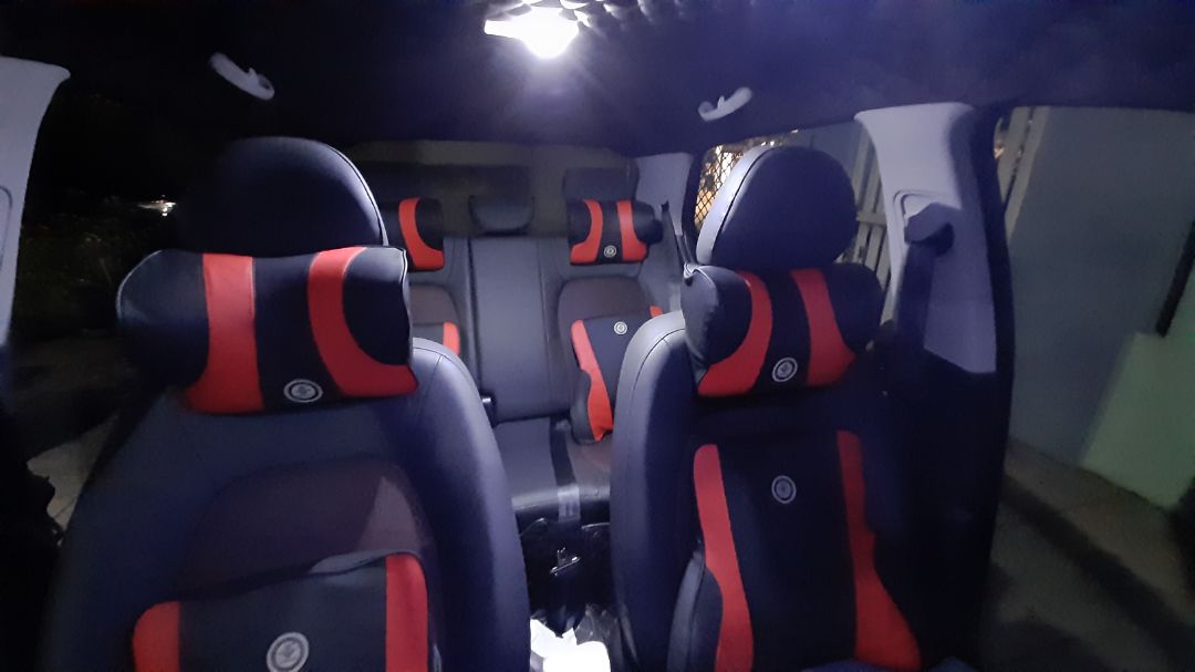 Có nhiều loại gối tựa lưng, có loại vải thoáng khí nhưng khi gối đầu vẫn chưa đủ độ mềm thật cần thiết để dễ chịu, mua đổi nhiều loại cũng khá tốn kém. Loại da mềm này mình ưng nhất, nên mua đủ cả 4 ghế trên xe.